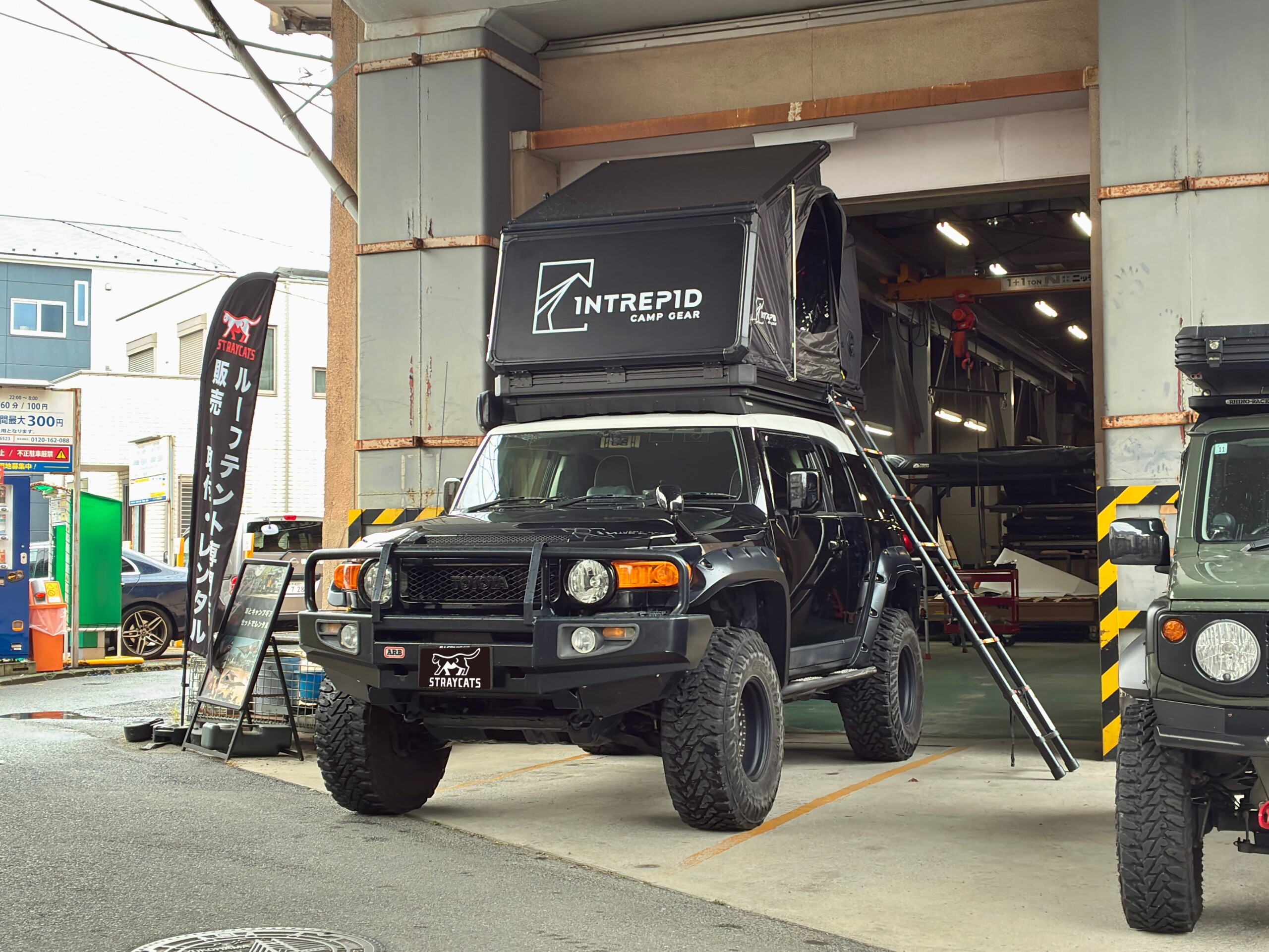 FJクルーザーにIntrepidのルーフテントを取り付けました！ - STRAYCATS