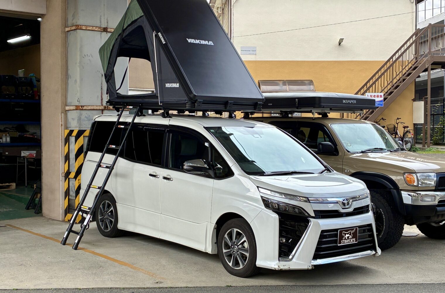 80ヴォクシーにYAKIMAのルーフテントを取り付けました