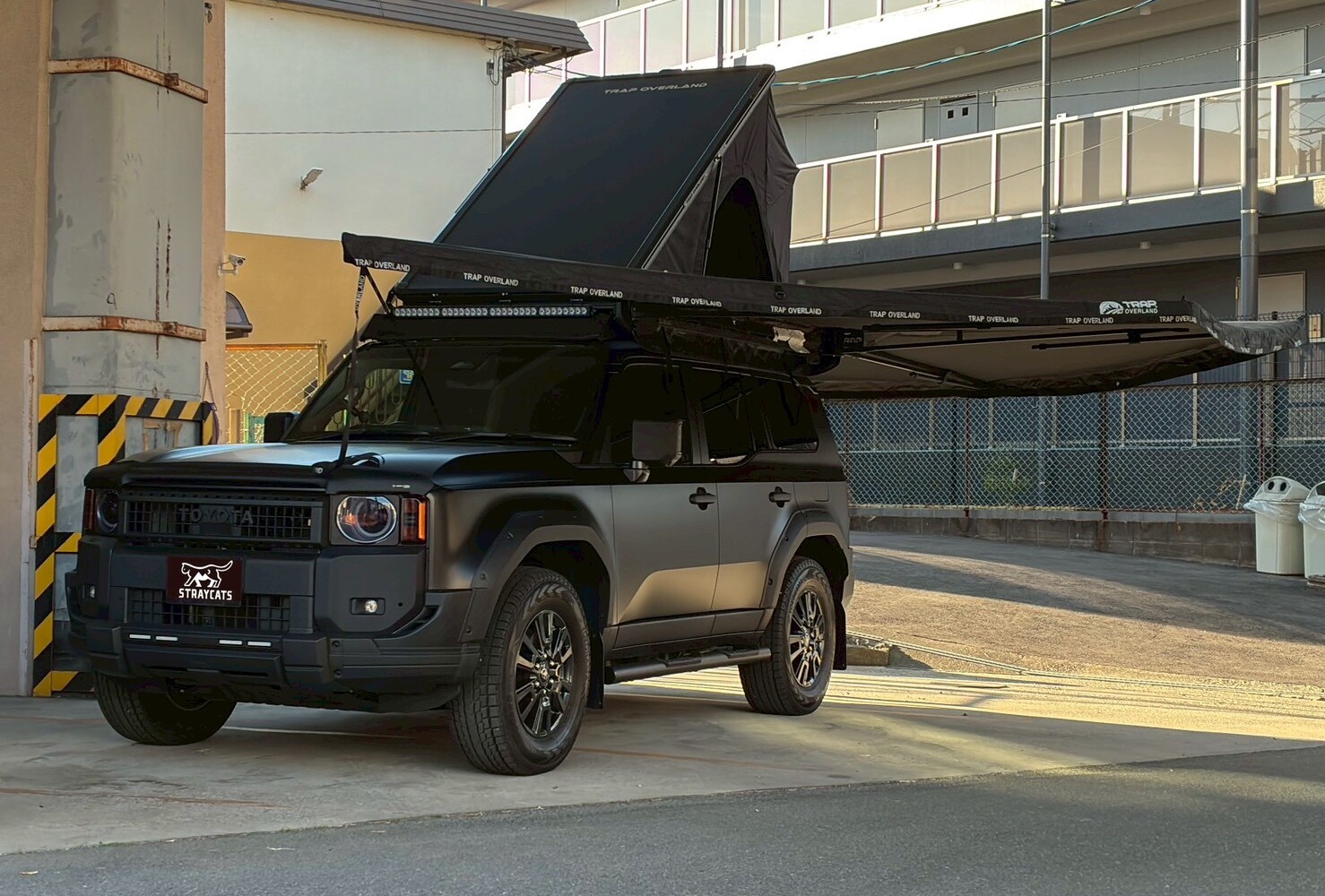 ランクル250にTRAP OVERLANDルーフテント,サイドオーニングを取り付け！