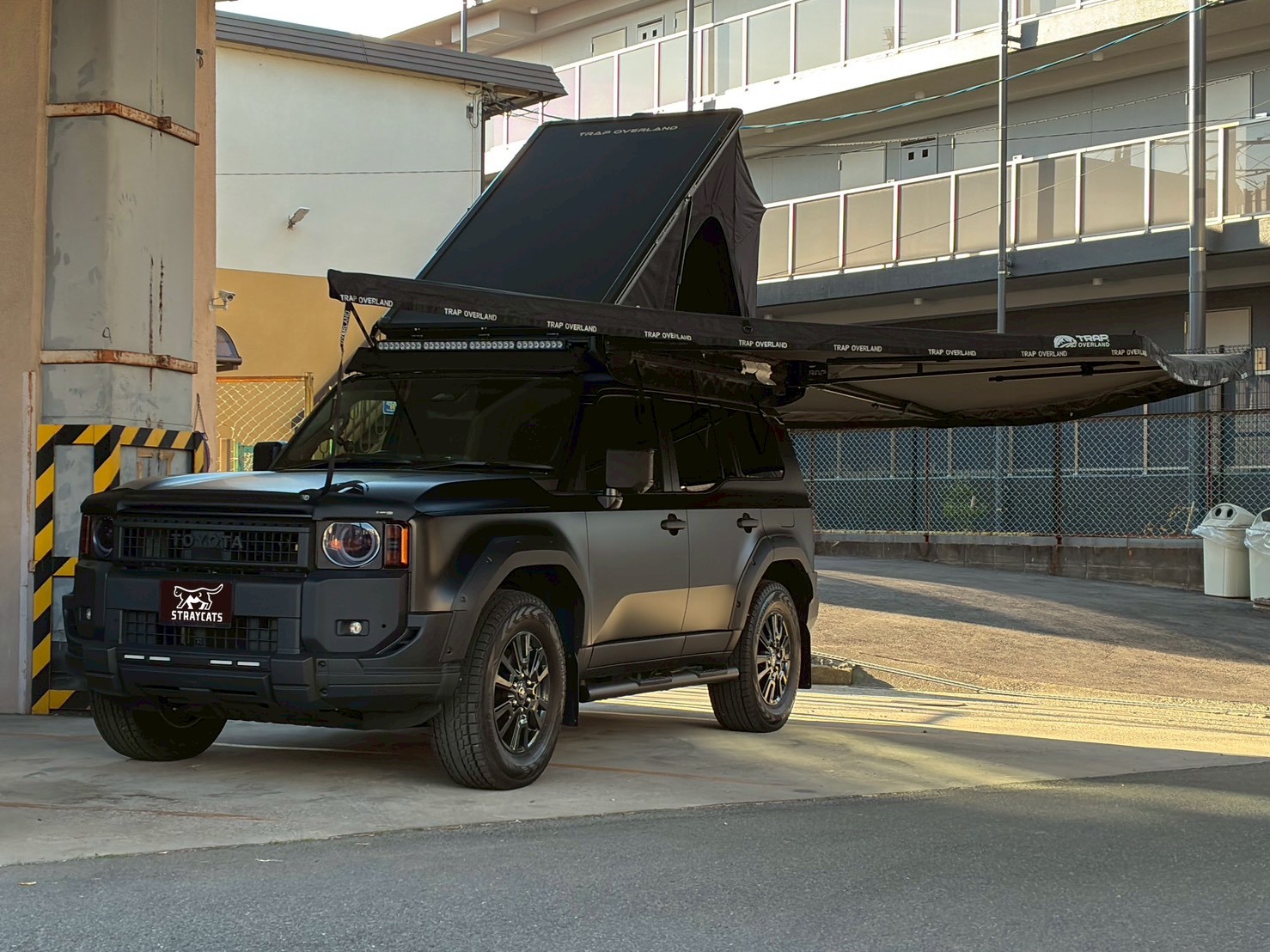 ランクル250にTRAP OVERLANDルーフテント,サイドオーニングを取り付け！ -