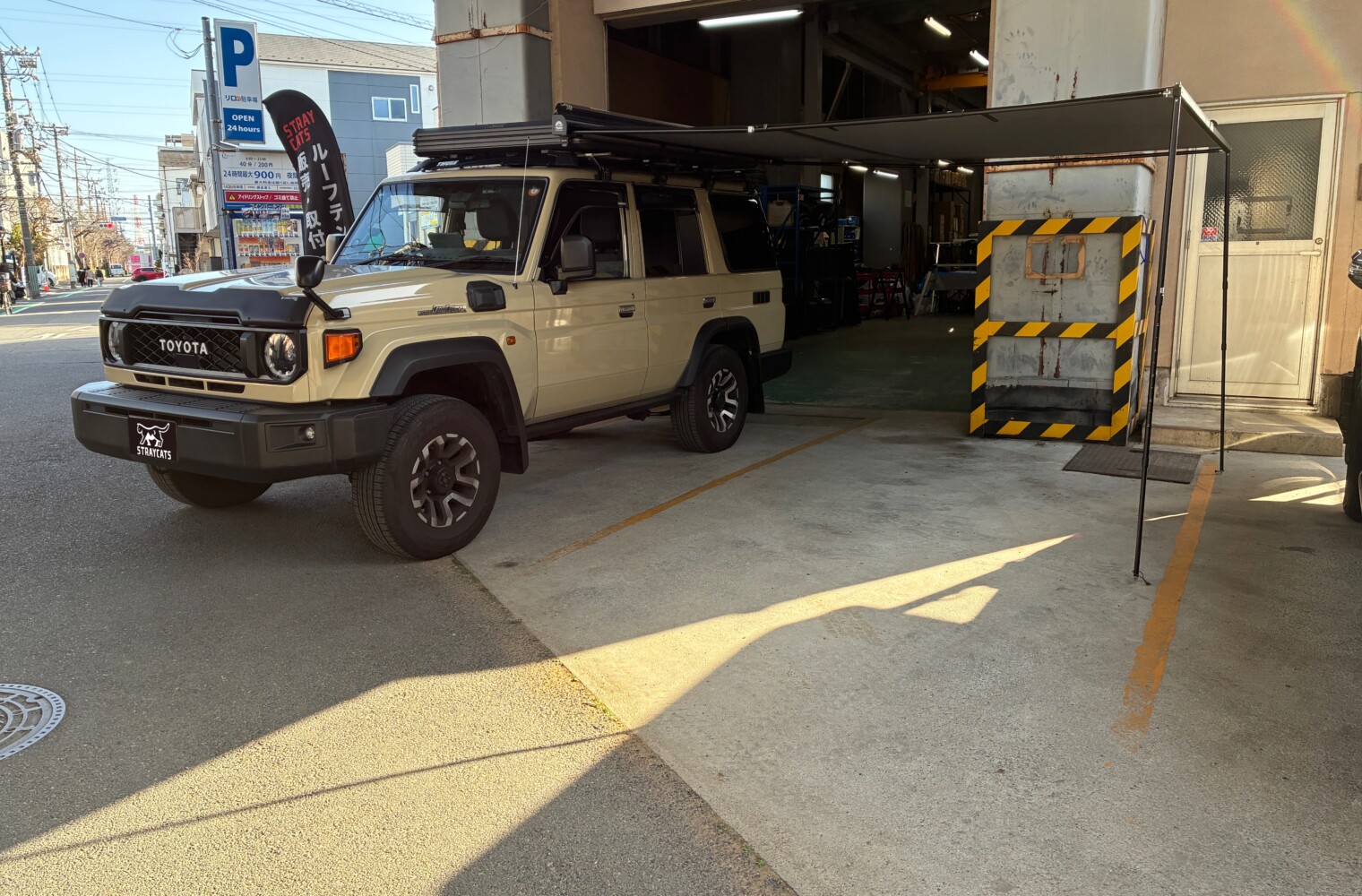 ランクル70にTRAP OVERLAND サイドオーニングを取り付け！