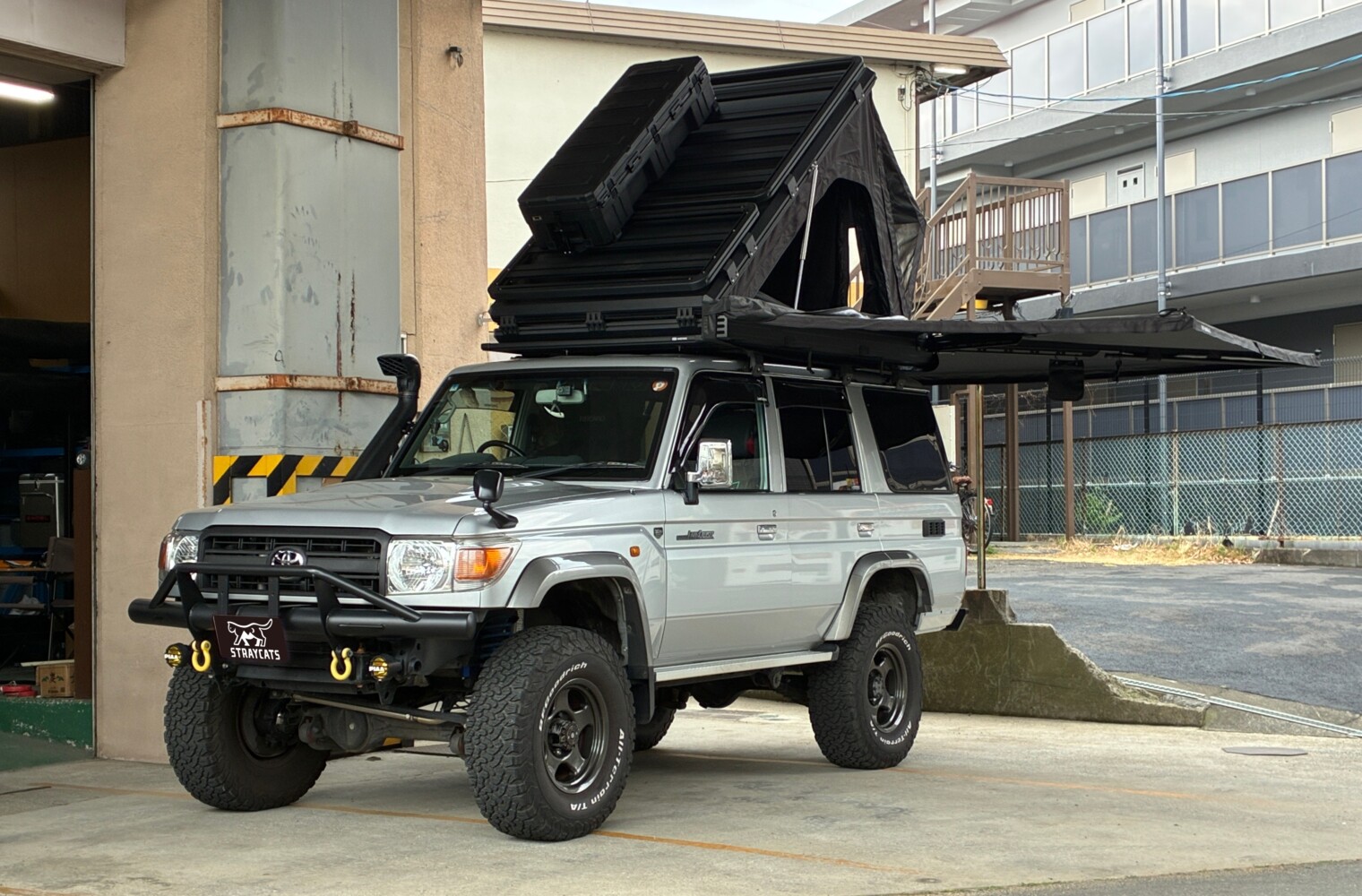 ランクル70にGIWORKS ルーフテント＆サイドオーニングを取り付け！