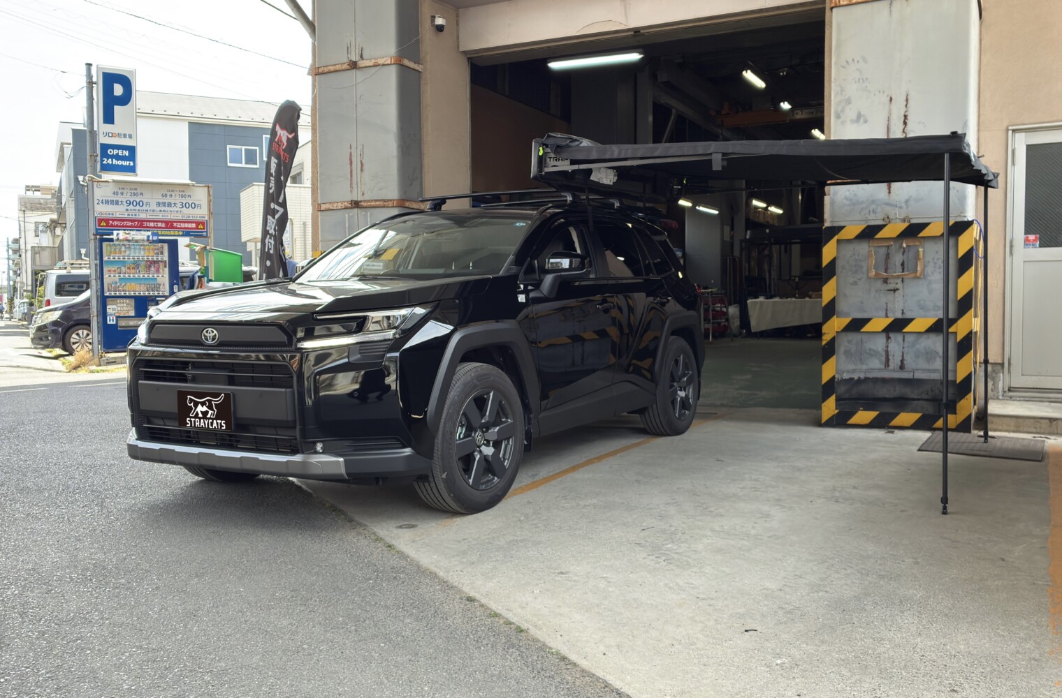 新型RAV4にTRAPOVERLANDのサイドオーニングを取り付け！