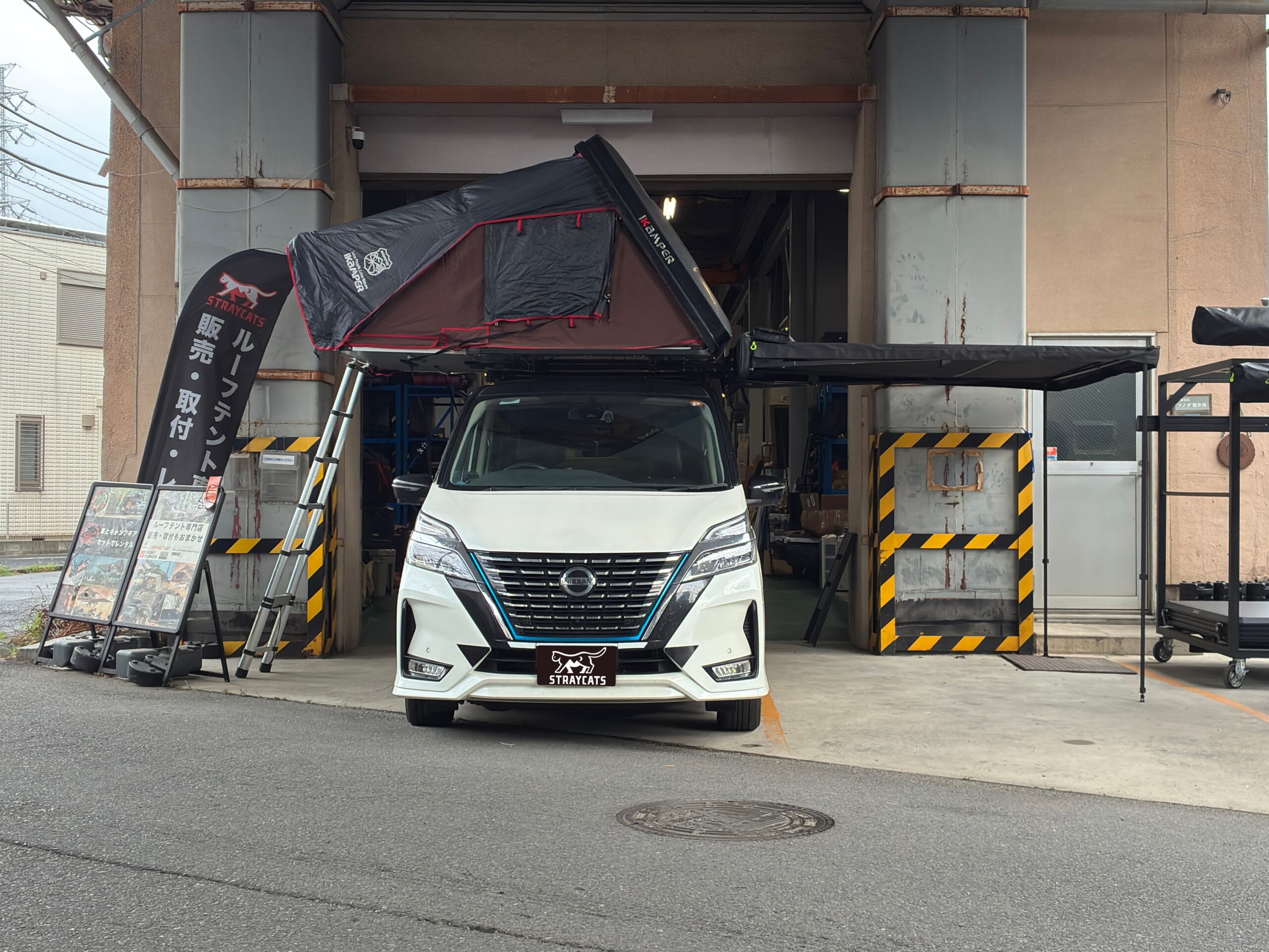 日産セレナにルーフテント、サイドオーニングを取り付け！ - STRAYCATS