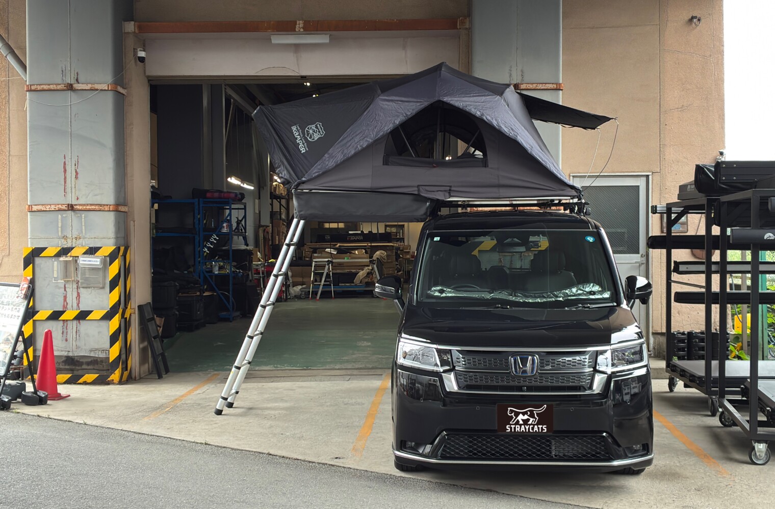 ホンダ ステップワゴンにiKaMPERのルーフテントを取り付け！